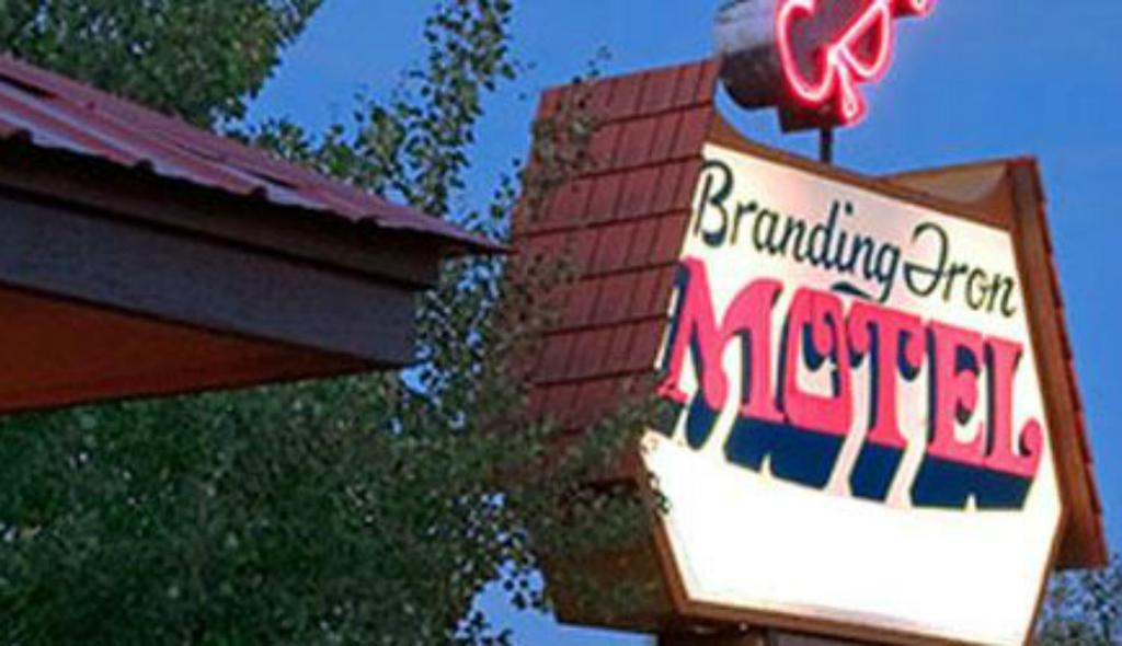 Branding Iron Motel Chama Eksteriør billede